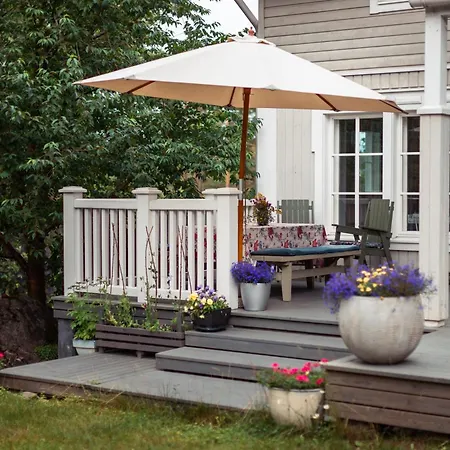 Iris, Nagu Huvilat Finby (Pargas)